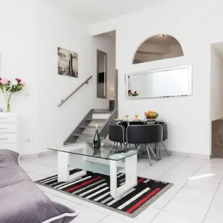 Magnifique 2 Pieces En Plein Centre De A Cote Des Plages * Cannes